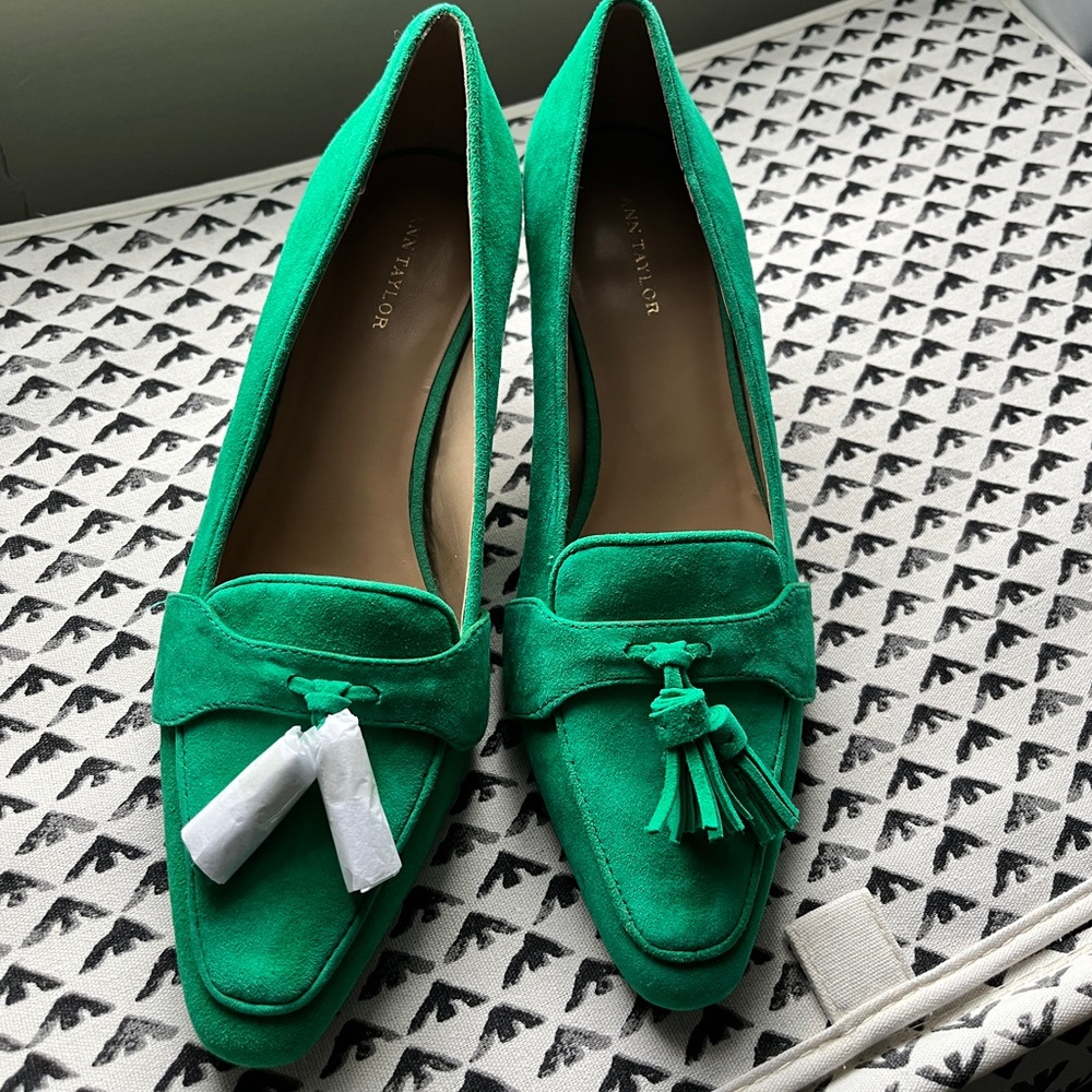 NWT Taylor Suede Pump. Green. Size 6.